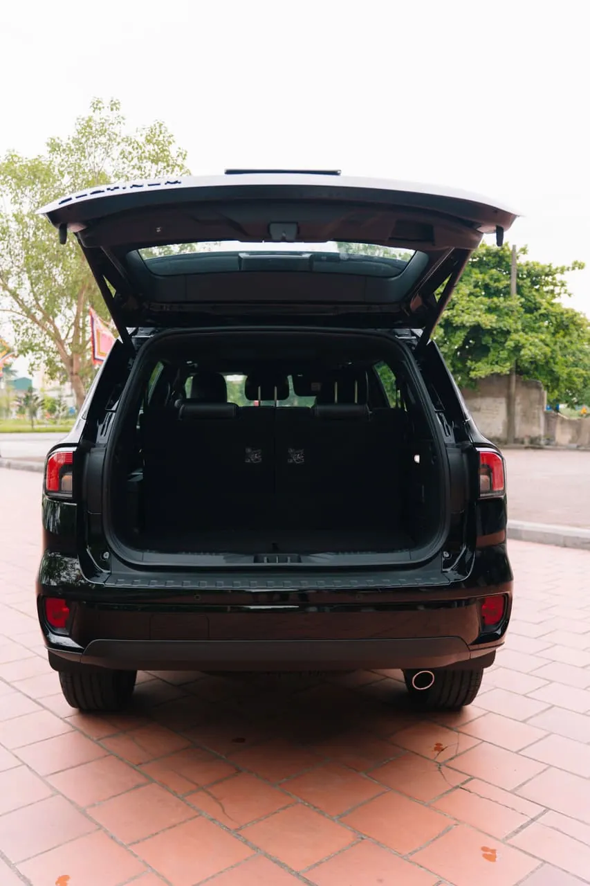 Khoang hành lý Ford Everest khi dùng xe 7 chỗ
