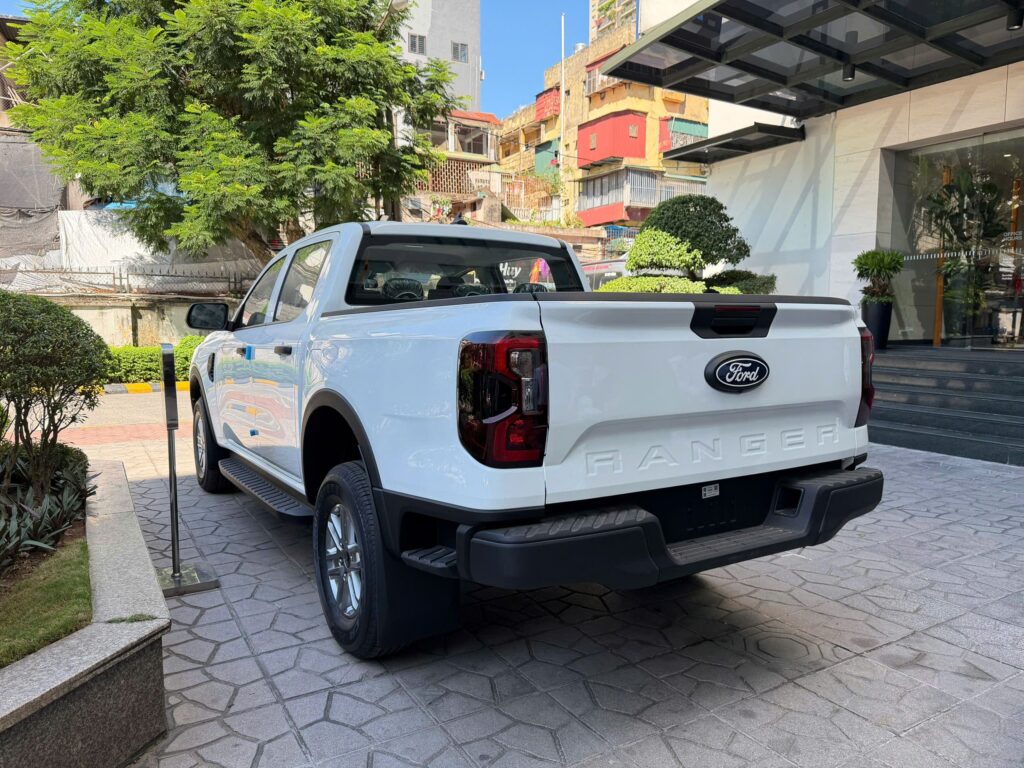 Thùng xe Ford Ranger nhìn từ góc hông sau