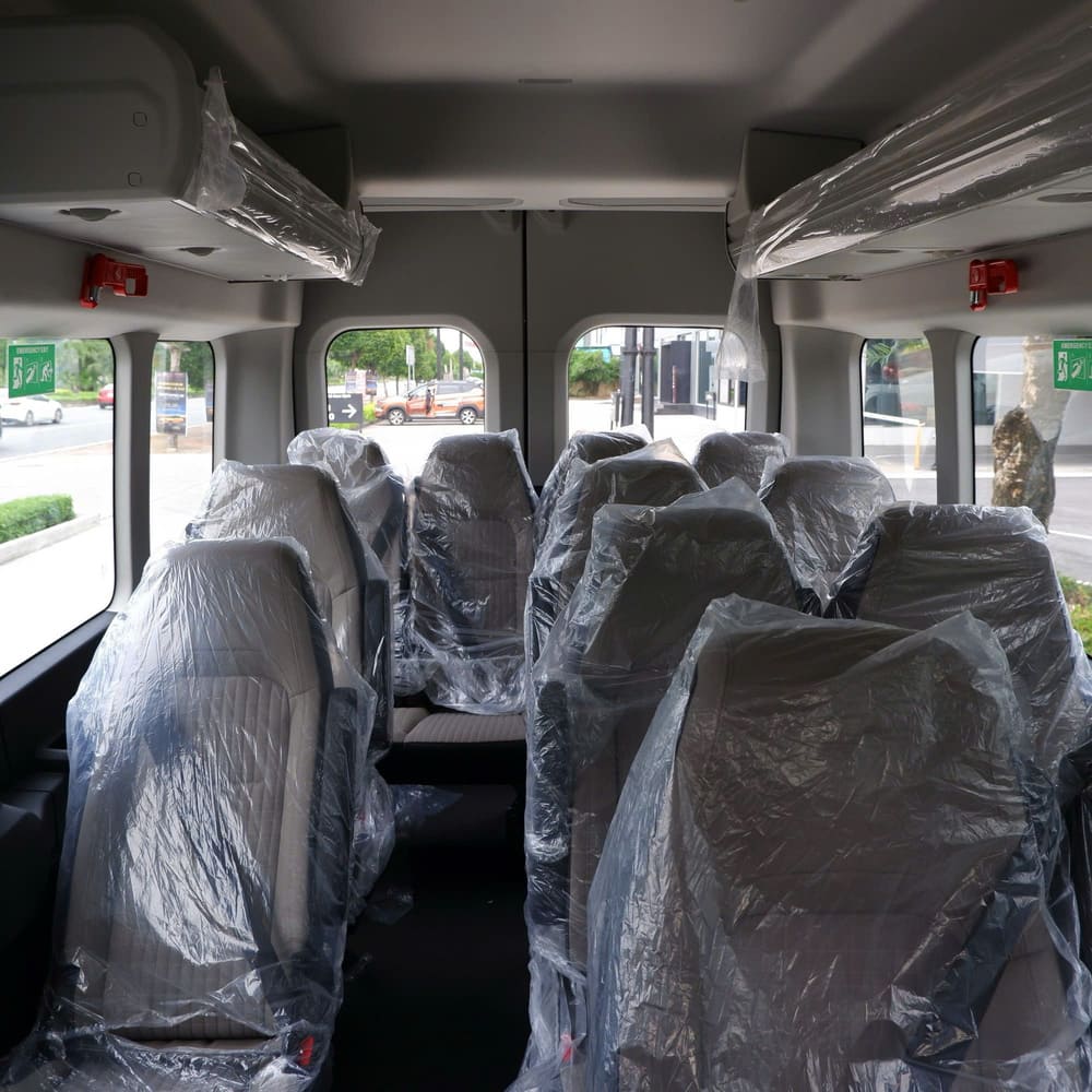 Khoang hành khách Ford Transit với hàng ghế sau