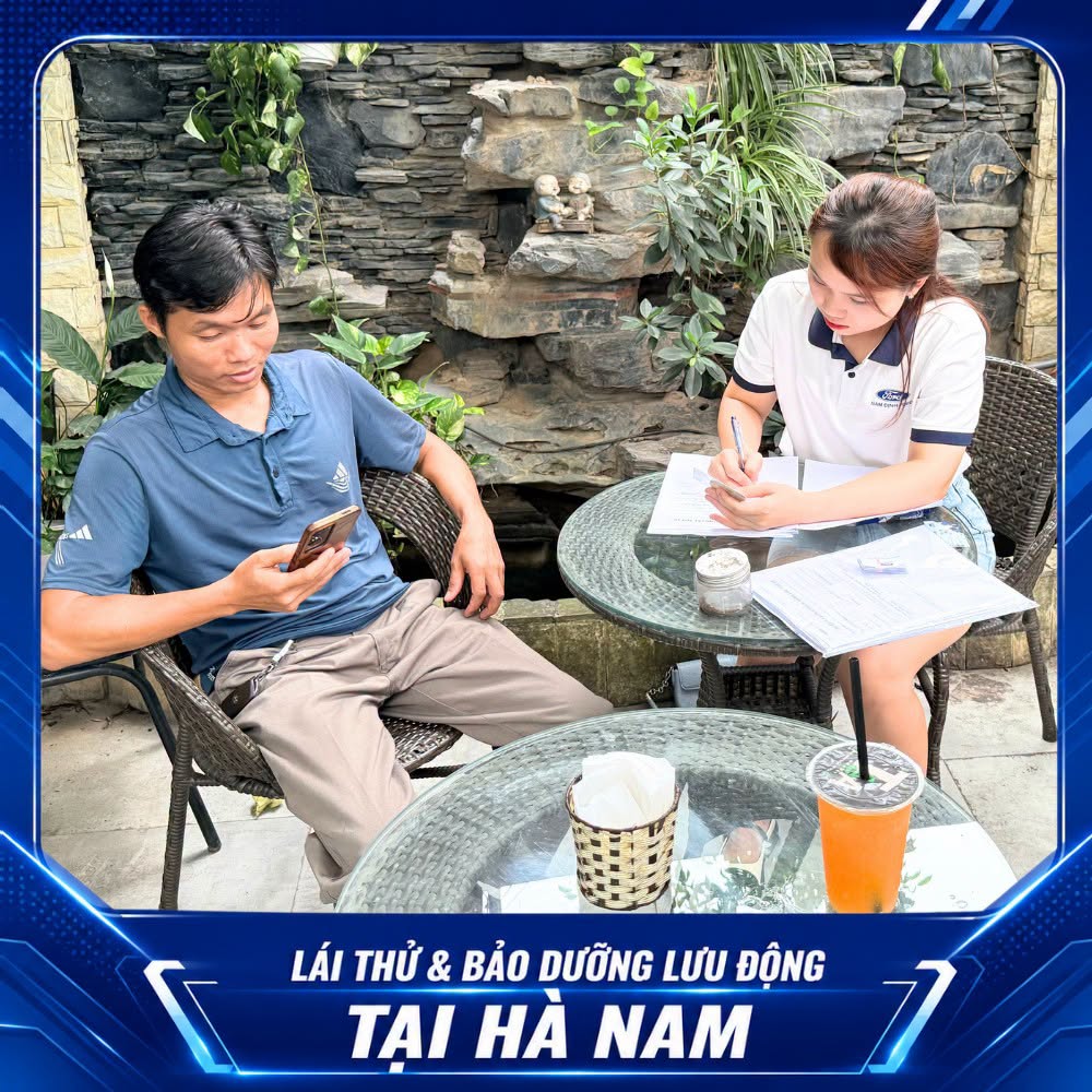 Tư vấn khách hàng lái thử