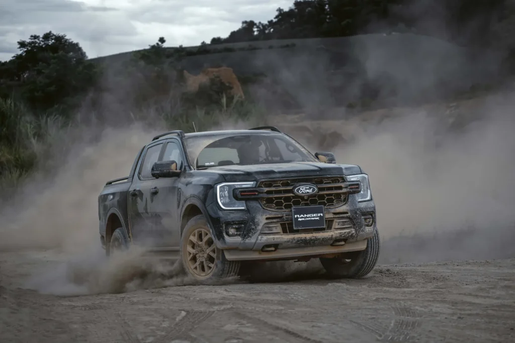 Ford Ranger Wildtrak 2.0 vận hành trên đường địa hình