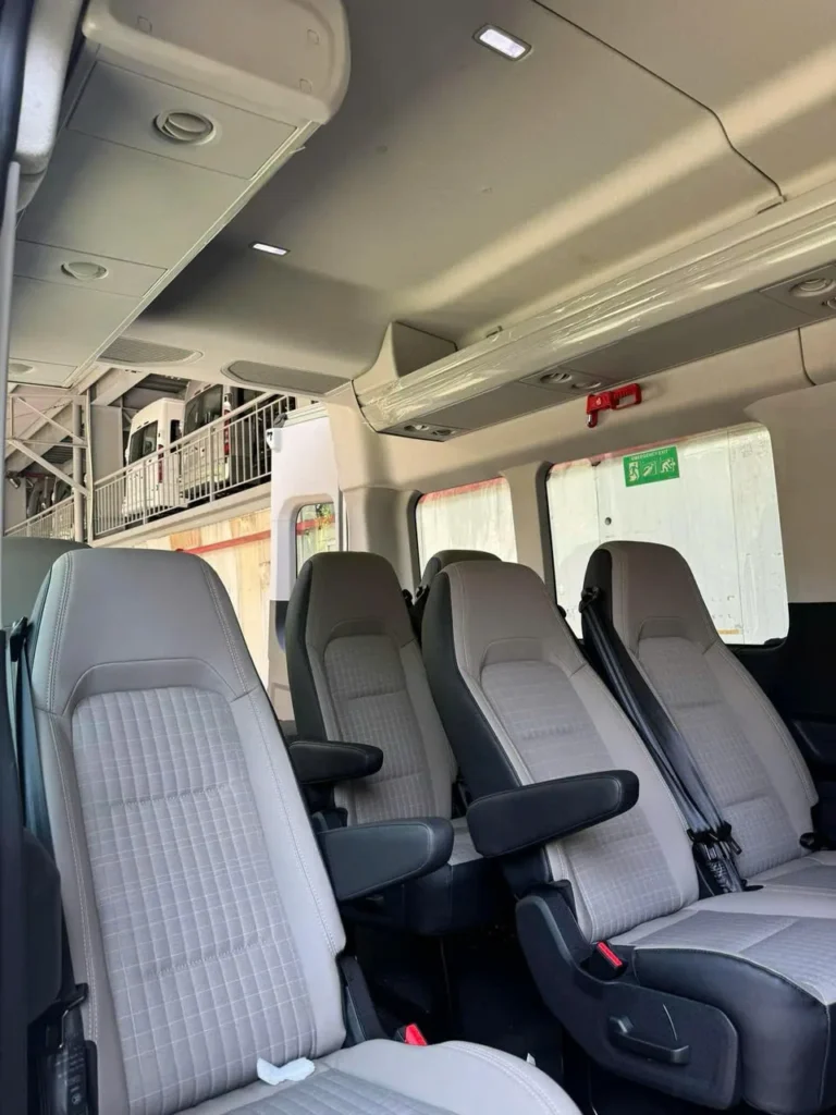 Khoang ghế hành khách Ford Transit 18 chỗ
