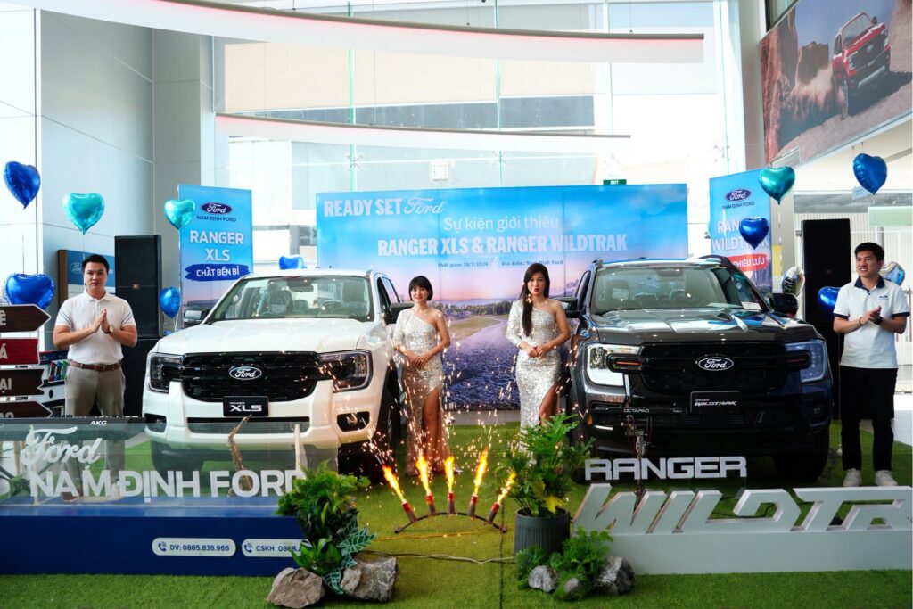 Ford Ranger XLS và Wildtrak tại lễ ra mắt ở Nam Định Ford